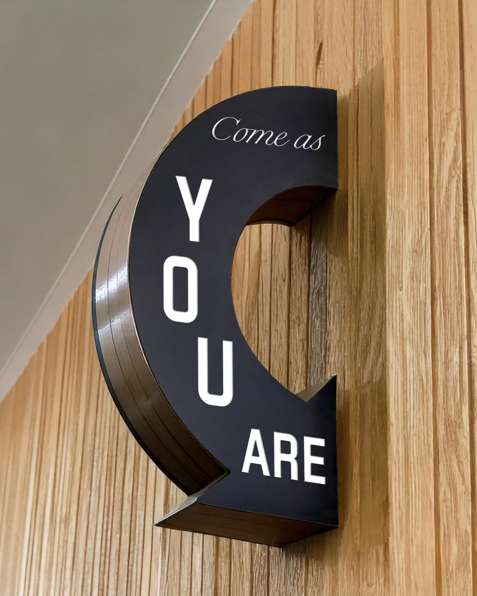 Firefly a curved arrow 3d sign on a thin oak slatted wooden wall in a school canteen. Even light. mo-2 copy